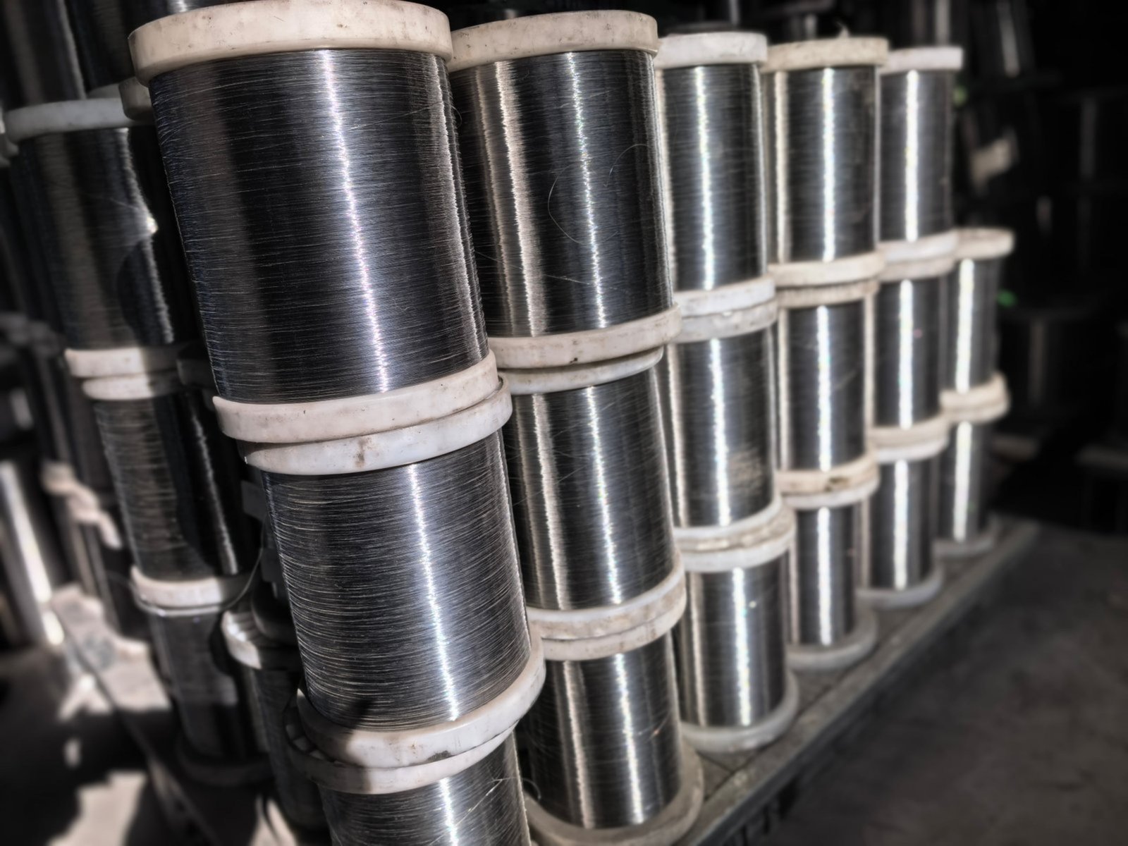 Bright surface finish stainless steel wire
