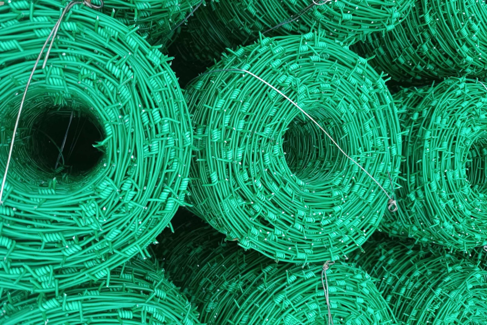 Hot-dip galvanized razor wire and barbed wire coils for perimeter security fencing