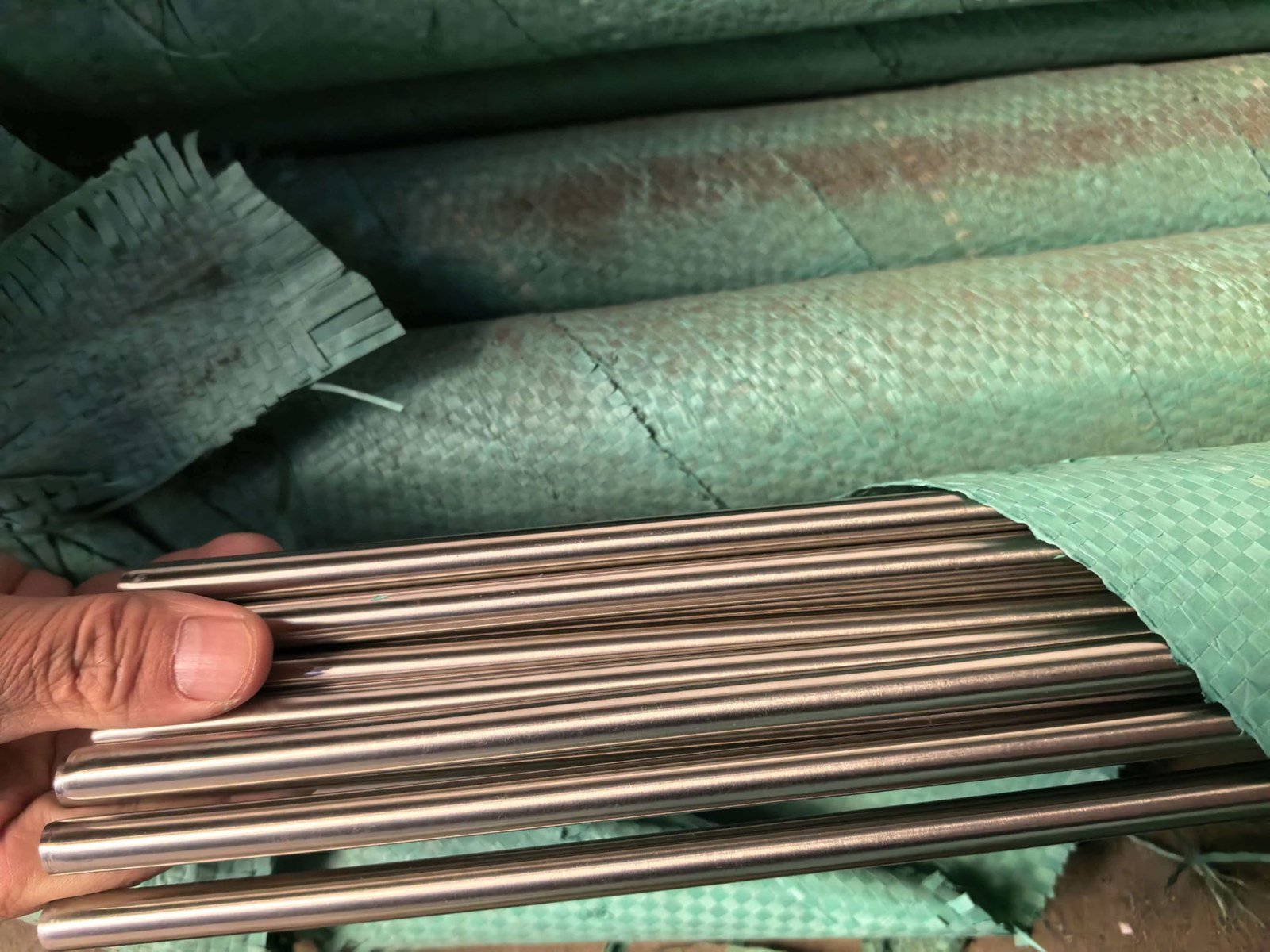 Stainless steel round bar stock in various diameters