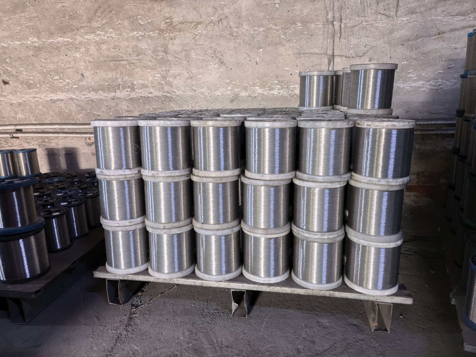 Affordable 201 stainless steel wire A spool of 201 stainless steel wire