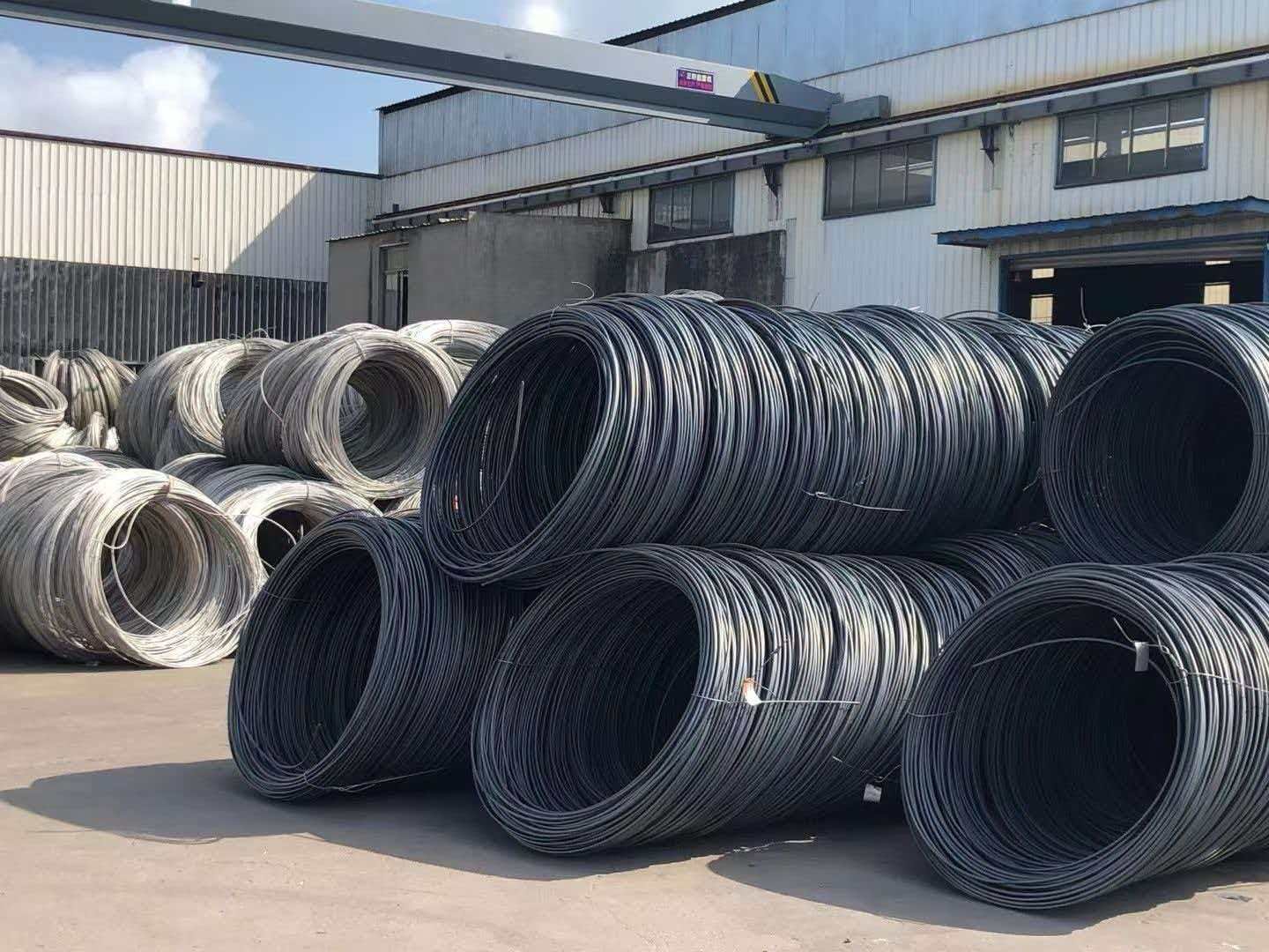 A durable fence made from 1.5mm 201 stainless steel wire around a building