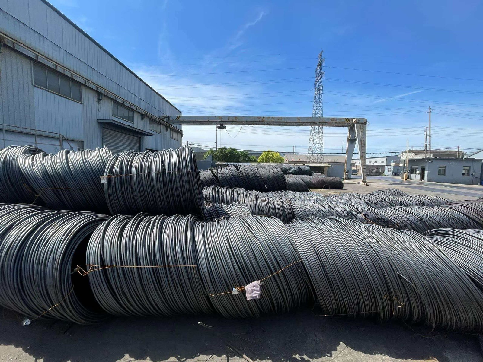 Close-up of 2.0mm stainless steel wire being used to tie rebar on a construction site