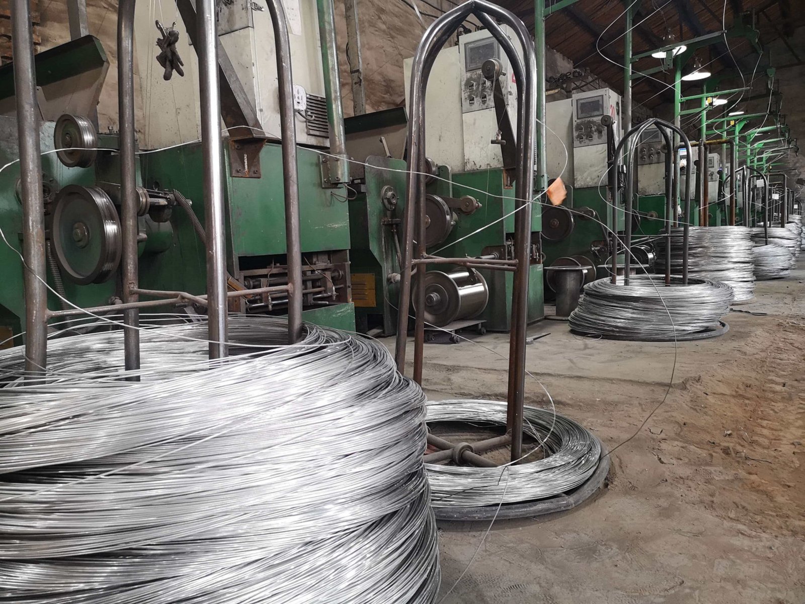 201 vs 304 Stainless Steel Wire Comparing two different coils of steel wire