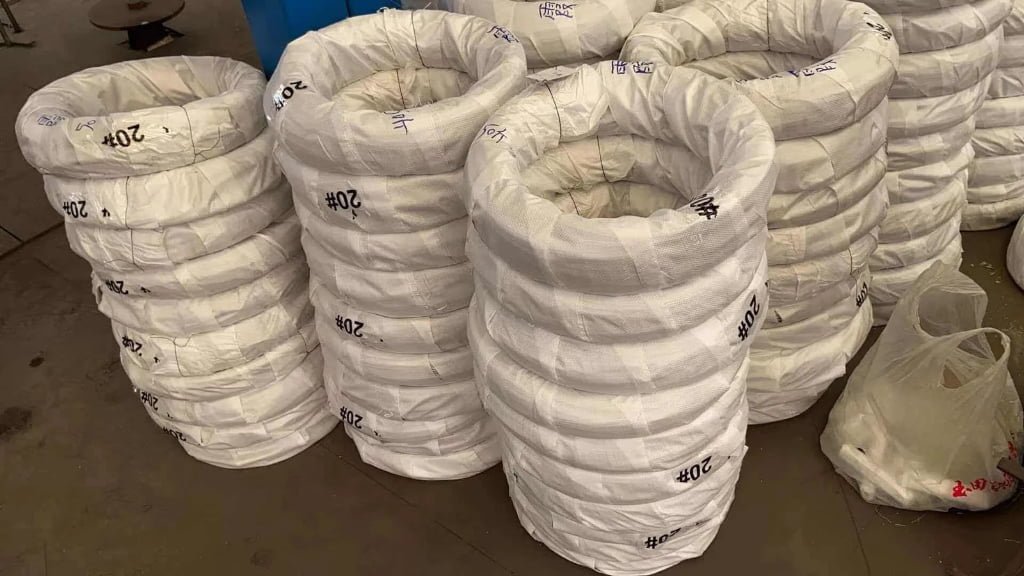 galvanized iron wire 25kg small coil packaging inner plastic outer woven bag suitable for African workers