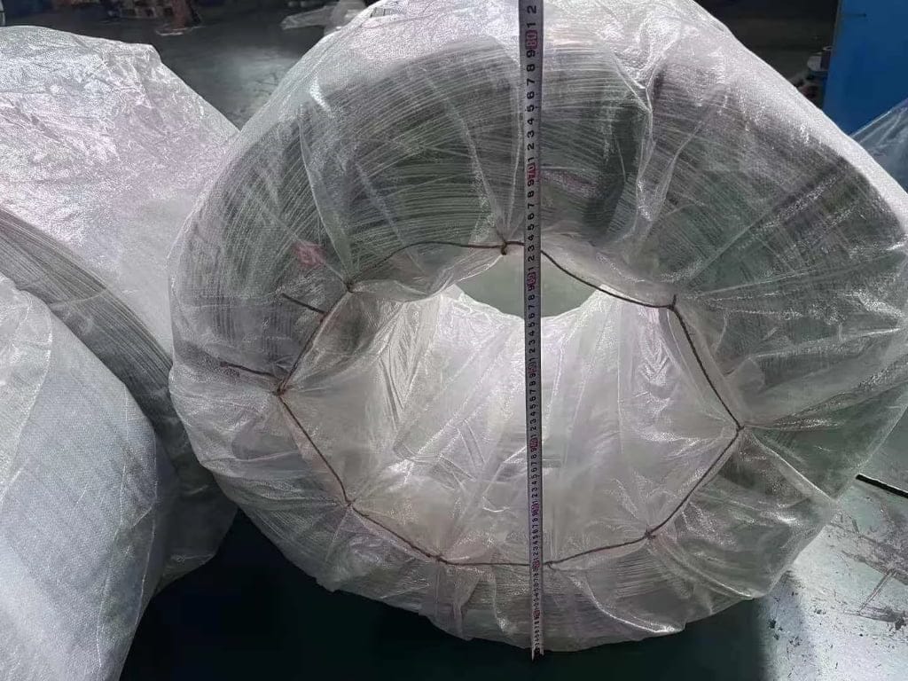 galvanized binding wire coil with inner plastic film and outer woven bag packaging for sea freight