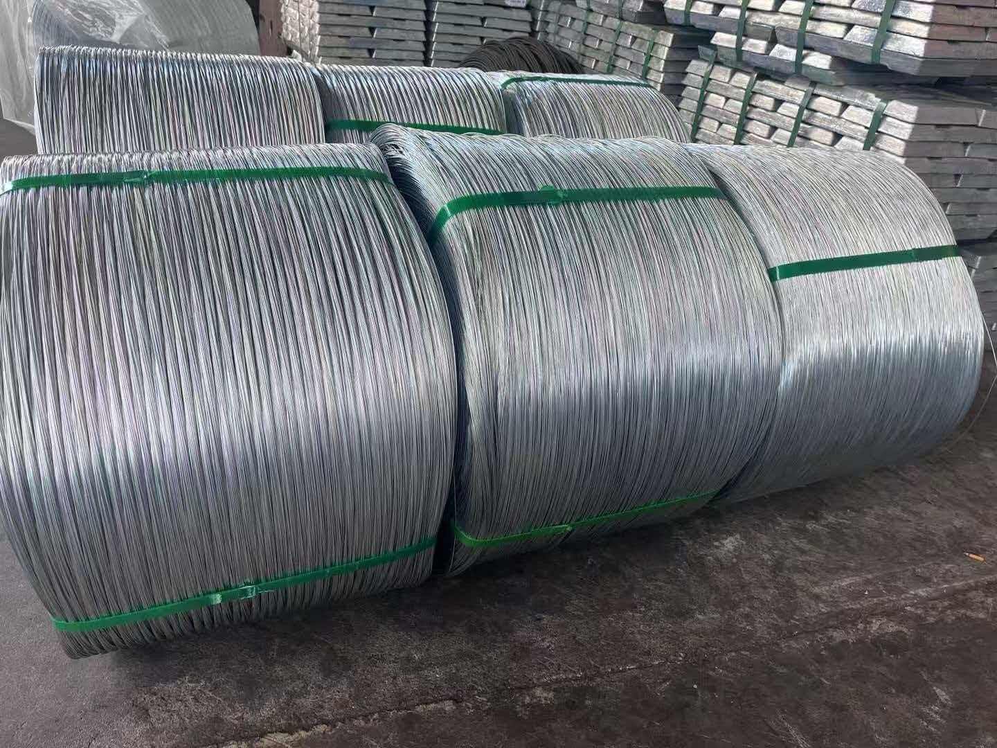 Direct factory sourcing binding wire to Uganda Container being loaded with binding wire